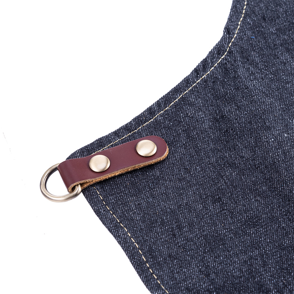 Schürze mit Lederriemen