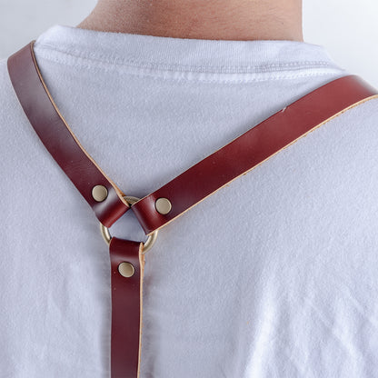Schürze mit Lederriemen