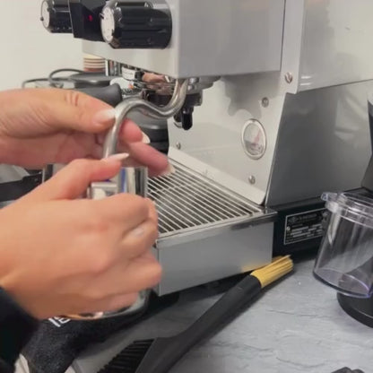 Milchkännchen mit integriertem Thermometer